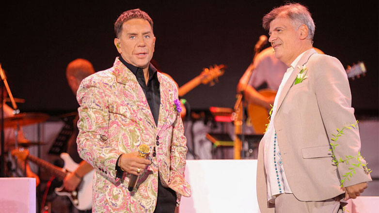 Μάγεψε ο Γιώργος Μαζωνάκης στην «Ταράτσα του Φοίβου» – Η πρώτη εμφάνιση στη σκηνή μετά τη νοσηλεία στο Δρομοκαΐτειο