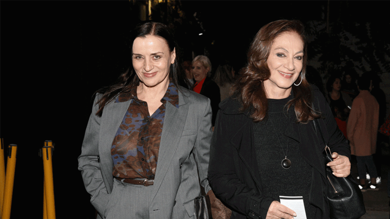 Καρυοφυλλιά Καραμπέτη & Φιλαρέτη Κομνηνού: Όταν η θεατρική κομψότητα συναντά τη διαχρονική φινέτσα – Φωτογραφίες Καρυοφυλλιά Καραμπέτη & Φιλαρέτη Κομνηνού: Όταν η θεατρική κομψότητα συναντά τη διαχρονική φινέτσα – Φωτογραφίες