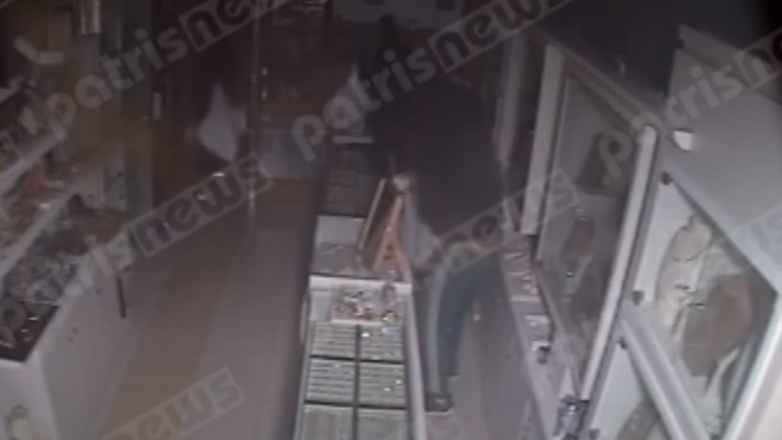 Αμαλιάδα: Άδειασαν μέσα σε λίγα λεπτά κοσμηματοπωλείο