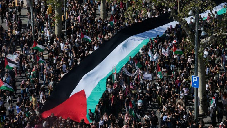 Χιλιάδες διαδηλωτές στη Βαρκελώνη ζήτησαν το τέλος του πολέμου στη Γάζα