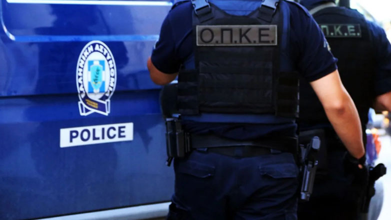 Φθιώτιδα: Το μπλόκο της ΟΠΚΕ αποκάλυψε ναρκωτικά, όπλα και κουκούλες full face