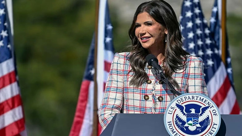 ΗΠΑ: «Εμπόλεμη ζώνη» χαρακτηρίζει η Υπουργός Εσωτερικής Ασφάλειας το Σικάγο ΗΠΑ: «Εμπόλεμη ζώνη» χαρακτηρίζει η Υπουργός Εσωτερικής Ασφάλειας το Σικάγο