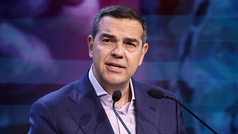 Αλέξης Τσίπρας: «Ο Μητσοτάκης συμπεριφέρεται ως ιδιοκτήτης της Ιστορίας και του Συντάγματος»