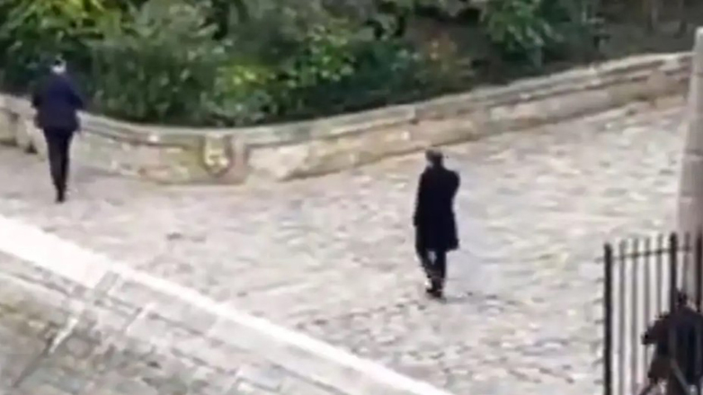 Ο μοναχικός περίπατος του Μακρόν στον Σηκουάνα