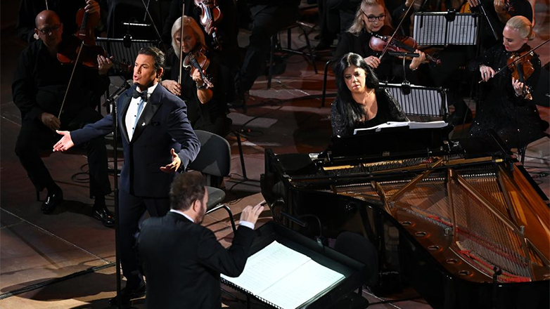 Συγκλονιστική η συναυλία για τα 100 χρόνια του «Οικουμενικού Μ. Θεοδωράκη» στο κατάμεστο Ηρώδειο με τον Μ. Φραγκούλη και την Τ. Παπαγεωργίου