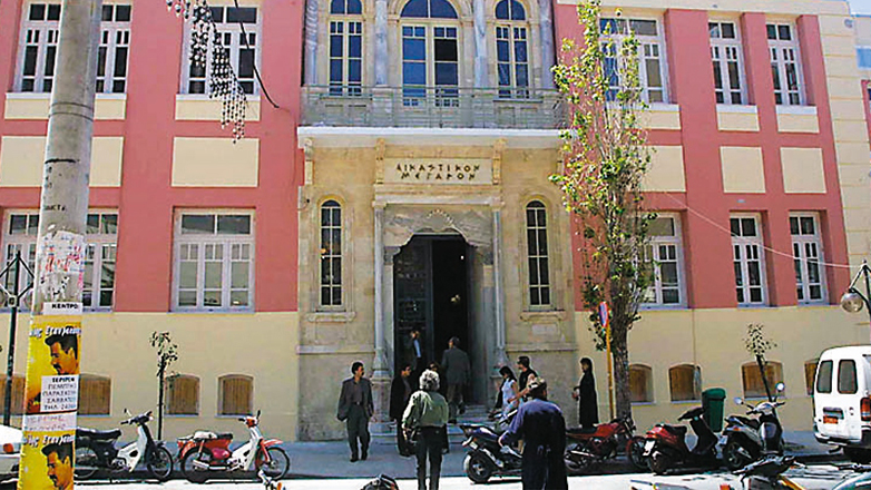 Ηράκλειο: Η ανήλικη κόρη ειδοποίησε το «χαμόγελο του παιδιού» για την κακοποίηση της μητέρας της