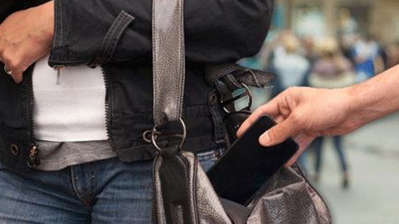 Βρετανία: Έκλεβαν κινητά και τα πουλούσαν στην Κίνα