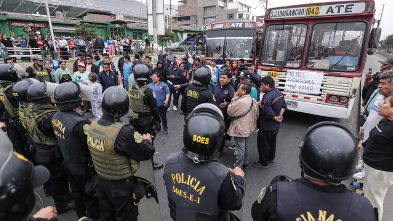 Περού: Μαζική κινητοποίηση οδηγών λεωφορείων για τις δολοφονίες και τους εκβιασμούς
