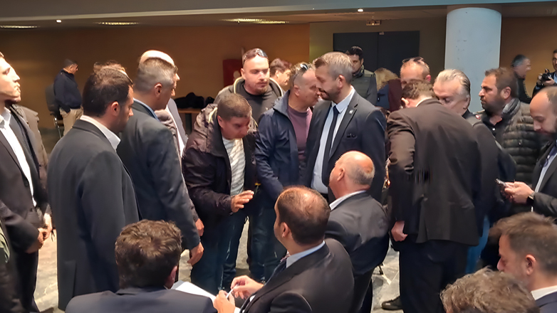 Αγρότες προπηλάκισαν τον υπουργό Κώστα Τσιάρα