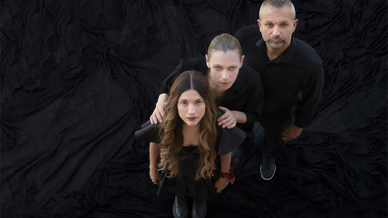 Η Αθηνά Παππά σκηνοθετεί την «Κουκούλα» στο θέατρο Πλύφα