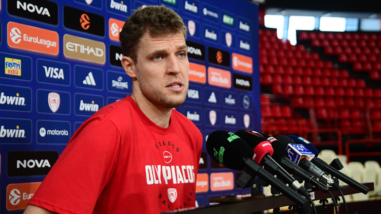 Βεζένκοφ: «Όλες οι ομάδες έχουν τραυματισμούς και πρέπει να προχωράμε»