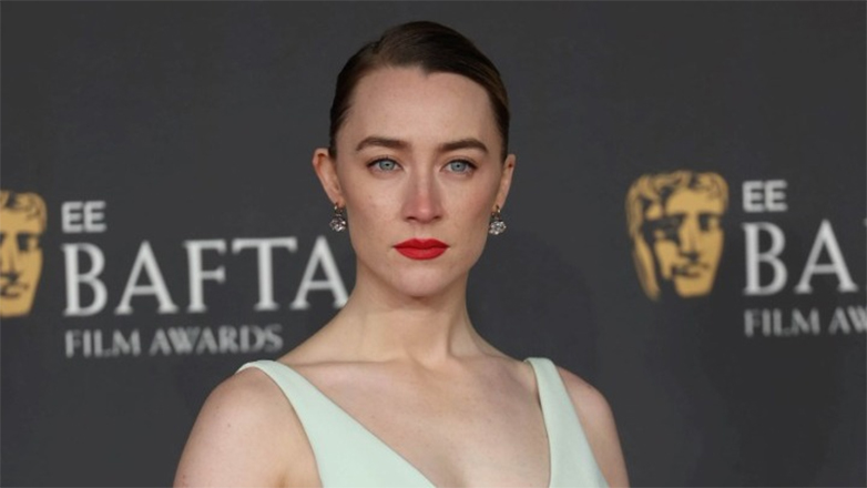 H Σίρσα Ρόναν θα υποδυθεί τη Λίντα ΜακΚάρτνεϊ στην ταινία του Σαμ Μέντες για τους Beatles