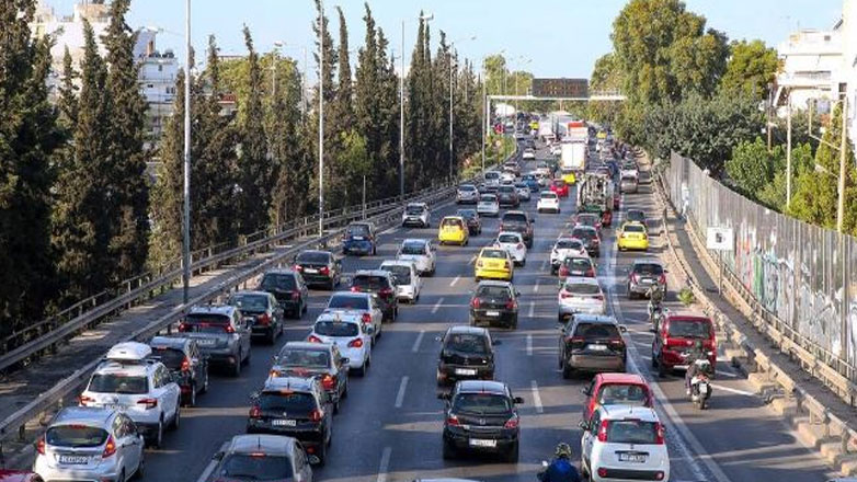 Σημειωτόν τα οχήματα στον Κηφισό και στο κέντρο της Αθήνας