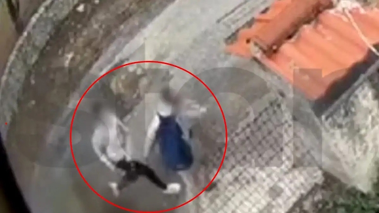 Τρίπολη: Μαθητής μαχαίρωσε 12χρονο καταλήγοντας στη ΜΕΘ – Βίντεο