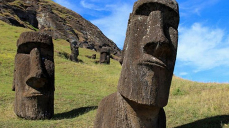 Νησί του Πάσχα: Επιστήμονες έλυσαν το μυστήριο για το πώς μεταφέρθηκαν τα εμβληματικά πέτρινα αγάλματα Νησί του Πάσχα: Επιστήμονες έλυσαν το μυστήριο για το πώς μεταφέρθηκαν τα εμβληματικά πέτρινα αγάλματα
