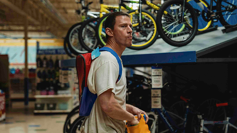 Ταινίες Πρώτης Προβολής: Ένας γοητευτικός απατεώνας, το «Tron» και ο τρόμος του σκύλου