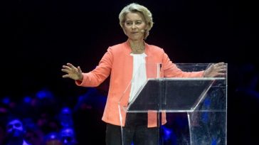 Απορρίφθηκαν με συντριπτική πλειοψηφία οι δύο προτάσεις μομφής κατά της Φον ντερ Λάιεν