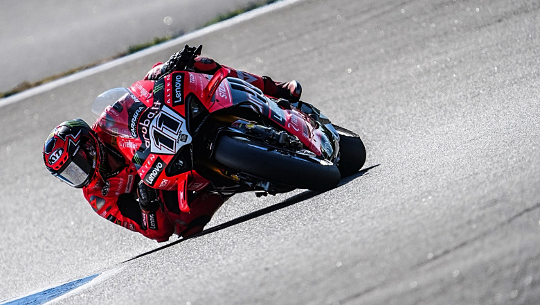 WorldSBK: Ο Bulega δίνει τον ρυθμό στο Estoril, ο Toprak ακολουθεί στις Ελεύθερες Δοκιμές