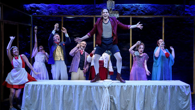 Τελευταίες παραστάσεις για το έργο «Βικτόρ ή τα παιδιά στην εξουσία», στο Θέατρο Σταθμός