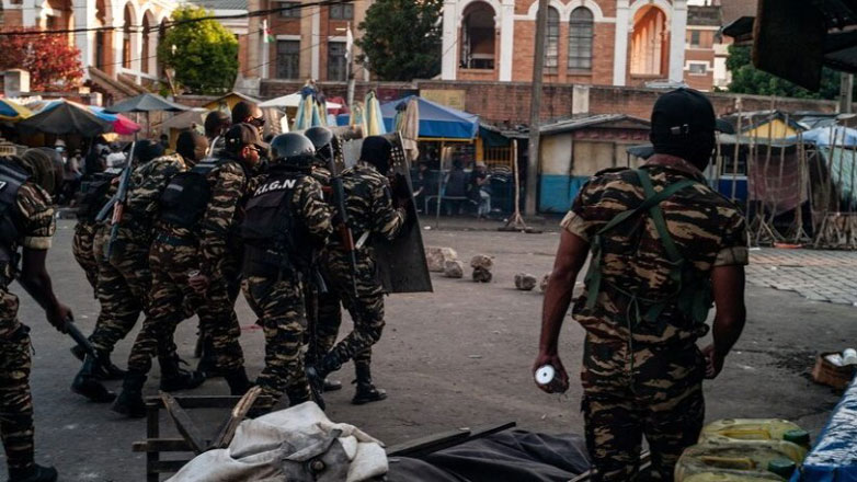 Μαδαγασκάρη: «Ο Πρόεδρος, Άντρι Ρατζοελίνα, εγκατέλειψε τη χώρα» Μαδαγασκάρη: «Ο Πρόεδρος, Άντρι Ρατζοελίνα, εγκατέλειψε τη χώρα»