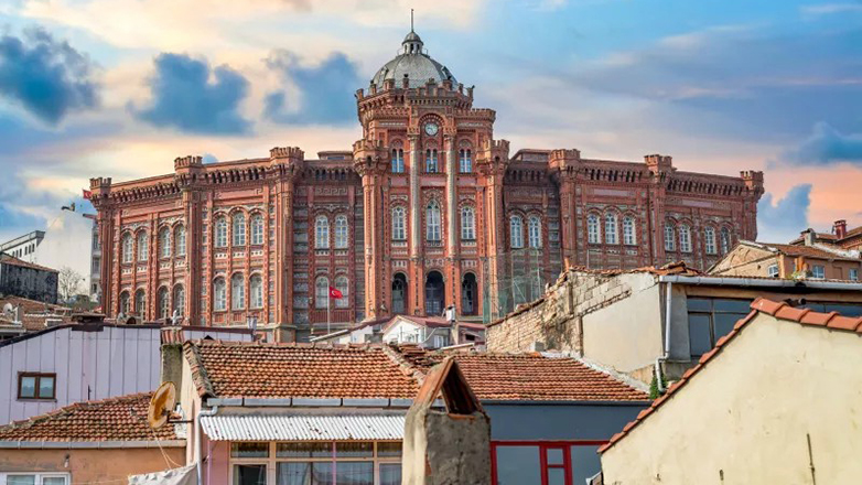 Διαψεύδει η Μεγάλη του Γένους Σχολή τις αναφορές περί παύσης λειτουργίας της