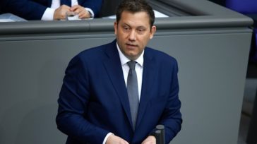 Η Γερμανία θα άρει τους περιορισμούς για εξαγωγές όπλων στο Ισραήλ