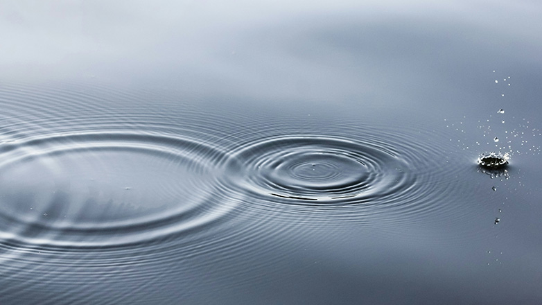 Ένα βότσαλο στη λίμνη