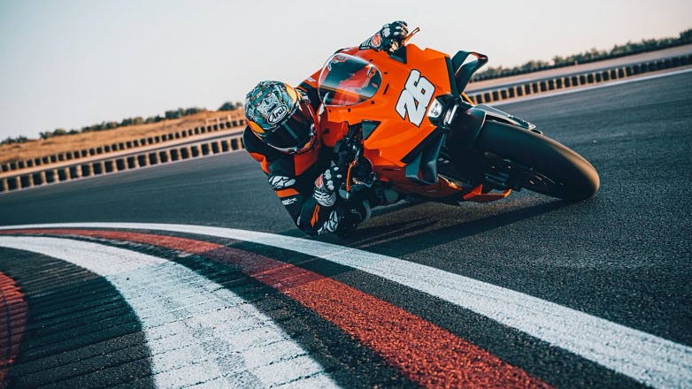 Η KTM 990 RC R του 2026 κατακτά τους δρόμους