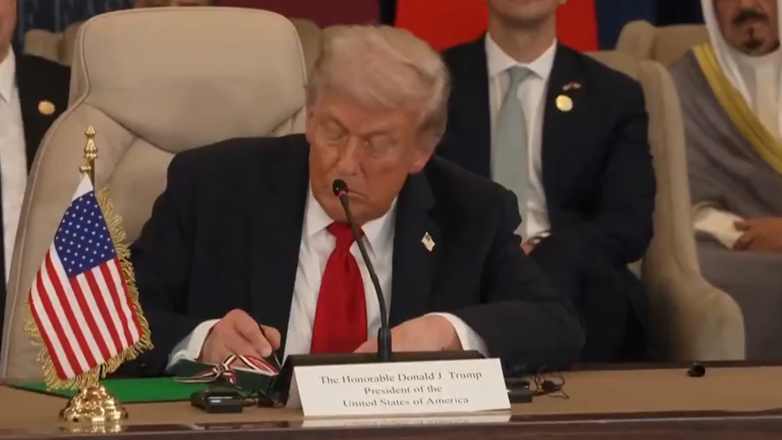 Συγχαρητήρια Μπάιντεν και Κλίντον στον Τραμπ για τη συμφωνία στη Γάζα