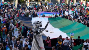Πορεία διαμαρτυρίας για την Παλαιστίνη στο Ούντινε πριν τον αγώνα Ιταλίας-Ισραήλ