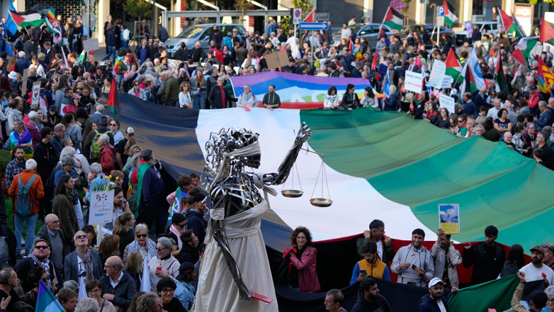 Πορεία διαμαρτυρίας για την Παλαιστίνη στο Ούντινε πριν τον αγώνα Ιταλίας-Ισραήλ