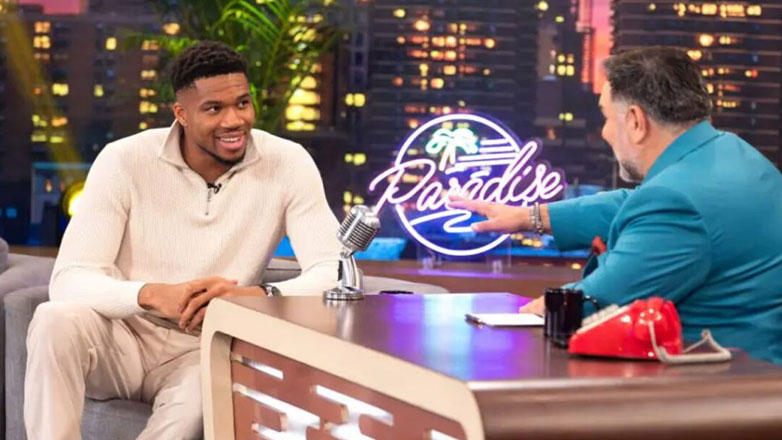 Γιάννης Αντετοκούνμπο: «Ο πατέρας μου ήθελε να γυρίσουμε γρήγορα σπίτι για να δούμε “Πολύ τη Κυριακή”»