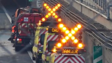 Κομφούζιο στην Αττική Οδό μετά από σύγκρουση αστικού λεωφορείου με φορτηγό