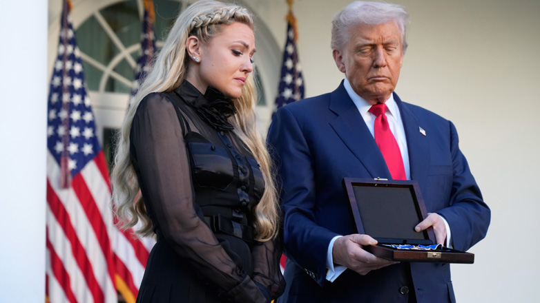 Τραμπ: Παρασημοφόρησε τον δολοφονημένο Τσάρλι Κερκ με το Προεδρικό Μετάλλιο της Ελευθερίας