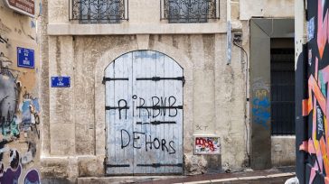 Η ΕΕ ετοιμάζει κανόνες για τις βραχυχρόνιες μισθώσεις για την αντιμετώπιση της «στεγαστικής κρίσης»