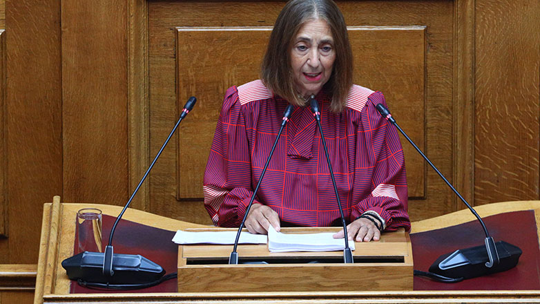Βουλή: Διεκόπη η συνεδρίαση μετά από λιποθυμικό επεισόδιο της βουλευτού της Ελληνικής Λύσης Μαρίας Αθανασίου