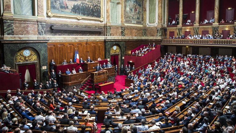Η Γαλλική Εθνοσυνέλευση απέρριψε την πρόταση μομφής κατά της κυβέρνησης Λεκορνί