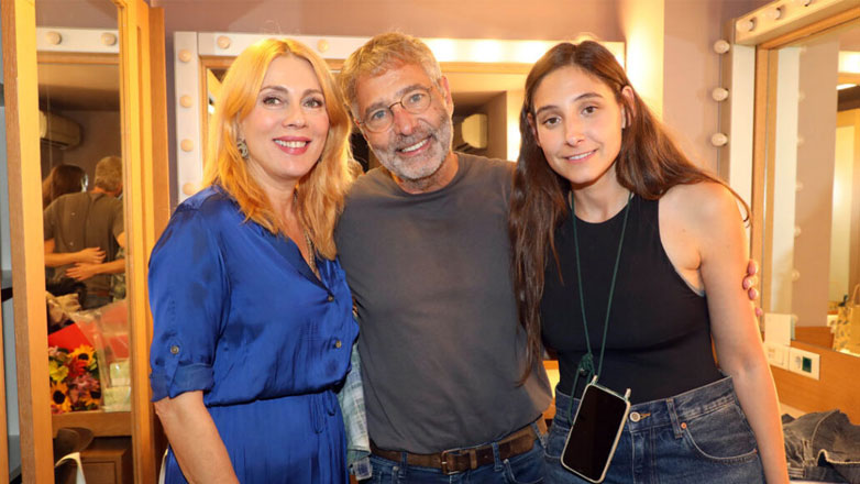 Σμαράγδα Καρύδη: Στην πρεμιέρα του Θοδωρή Αθερίδη με την κόρη του, Φωτεινή – Φωτογραφίες