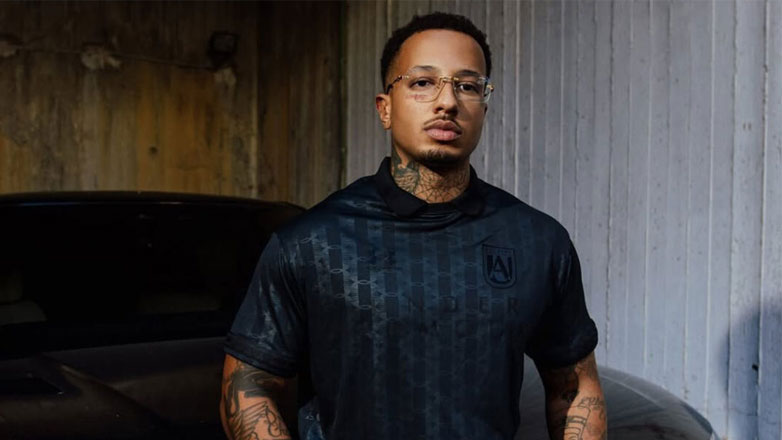 Ξετρελαμένος μπαμπάς ο Light – Ο τράπερ φωτογραφίζει τον νεογέννητο γιο του