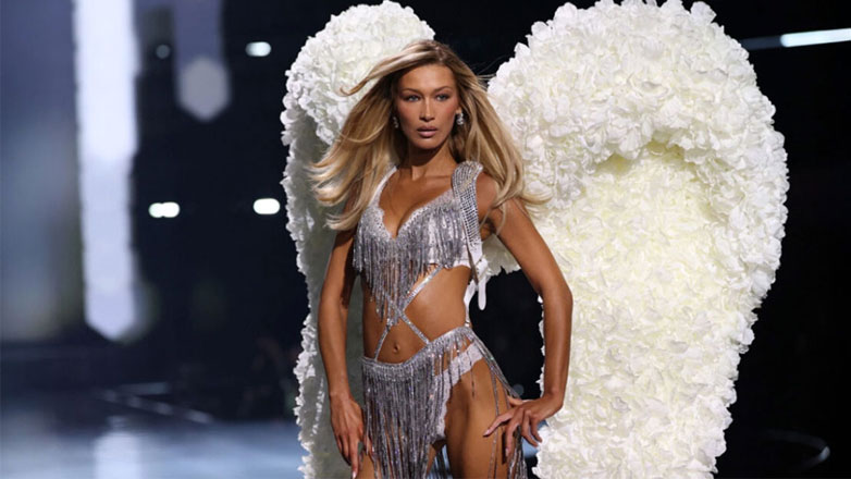 Bella Hadid: Η τελευταία εμφάνιση με τα φτερά βάρους 22 κιλών στο show της Victoria’s Secret προβλημάτισε τους χρήστες του διαδικτύου!
