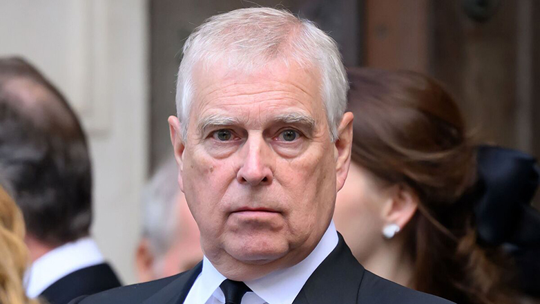 Ο πρίγκιπας Άντριου αποποιείται τους τίτλους του μετά τις νέες αποκαλύψεις για συμμετοχή του στο σκάνδαλο Επστάιν