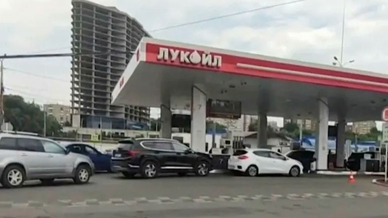 Η Ρωσία καταργεί τους δασμούς στις εισαγωγές καυσίμων