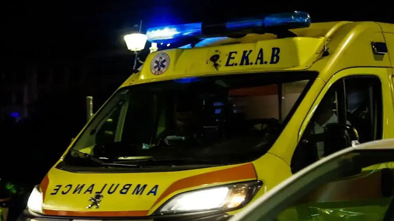 Σοβαρό τροχαίο στο Ηράκλειο: Άνδρες της ΕΜΑΚ απεγκλώβισαν μητέρα και ανήλικο παιδί