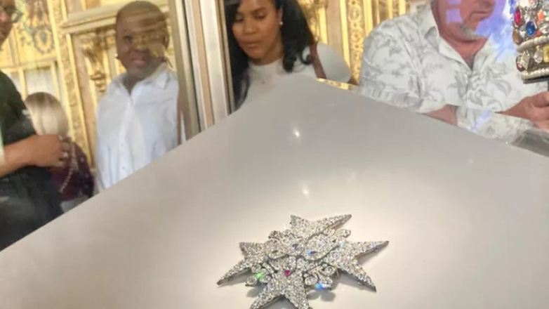 Αυτά είναι τα κοσμήματα που εκλάπησαν από το Λούβρο