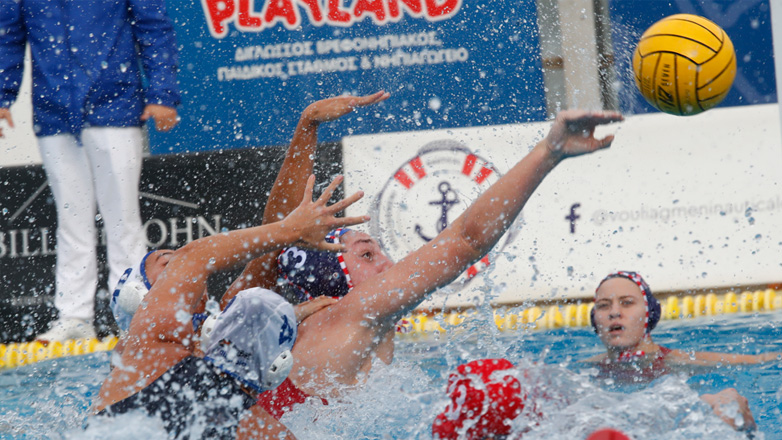 Πόλο γυναικών: «Καθάρισε» στο τέλος ο Ολυμπιακός, 18-12 τη μαχητική Γλυφάδα