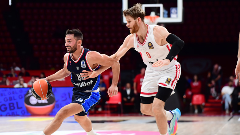 Επαγγελματική νίκη (81-66) για τον Ολυμπιακό επί του Πανιωνίου στην επιστροφή των Φουρνιέ-Γουόκαπ