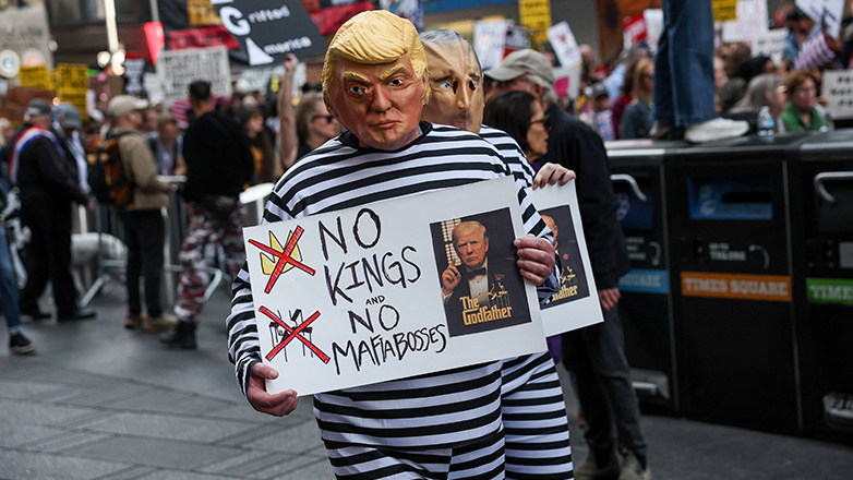 «No Kings»: Μαζικές διαδηλώσεις εναντίον του Τραμπ σε 2.600 πόλεις των ΗΠΑ