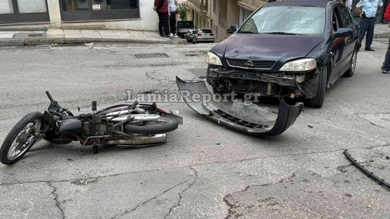 Στα Επείγοντα νοσοκομείου δικυκλιστής μετά από τροχαίο στη Λαμία