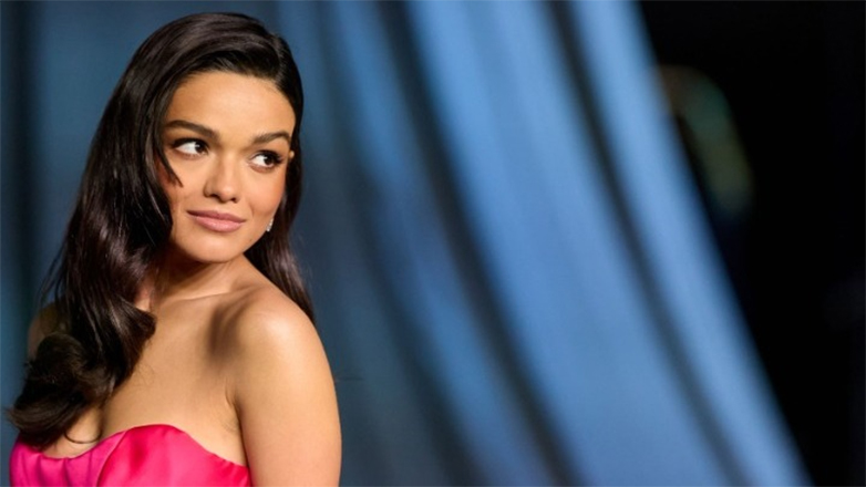 Γκλόρια Εστεφάν: Αποκάλυψε πως η Ρέιτσελ Ζέγκλερ θα την ενσαρκώσει στη μεγάλη οθόνη – «Νομίζω ότι είναι καταπληκτική»