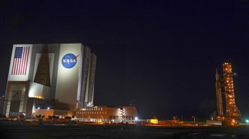 Η NASA ζητά συνεργασία με άλλες εταιρείες για τις αποστολές της στη Σελήνη, μετά τις καθυστερήσεις της SpaceX